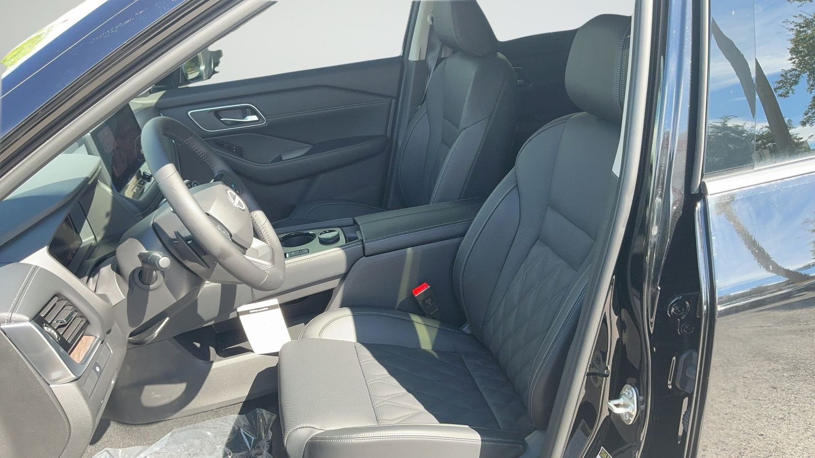 New 2026 Black Nissan Platinum image 33