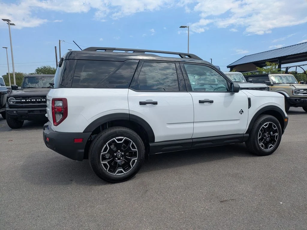 New 2026 Oxford White Ford Outer Banks image 4