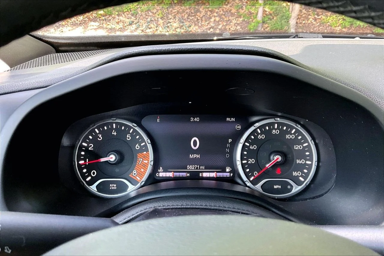 Used 2022 Black Jeep Latitude image 9