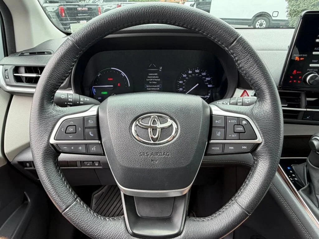 2024 Toyota Sienna XLE - Photo 31