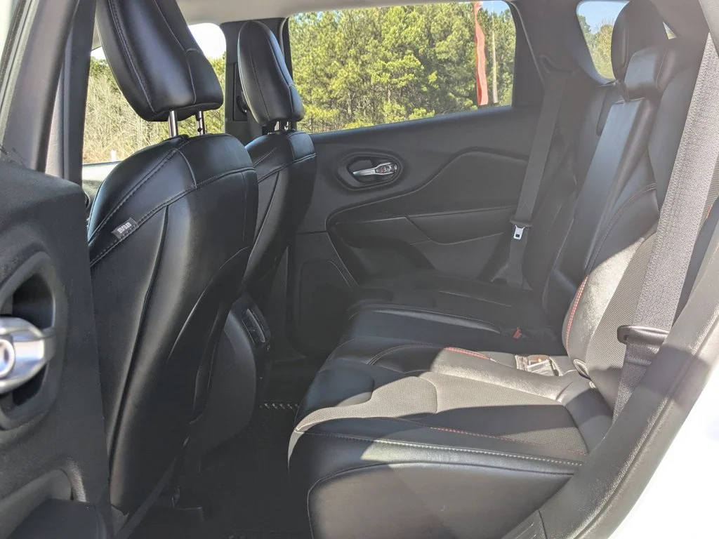 Used 2022 Bright White Clearcoat Jeep Trailhawk image 26