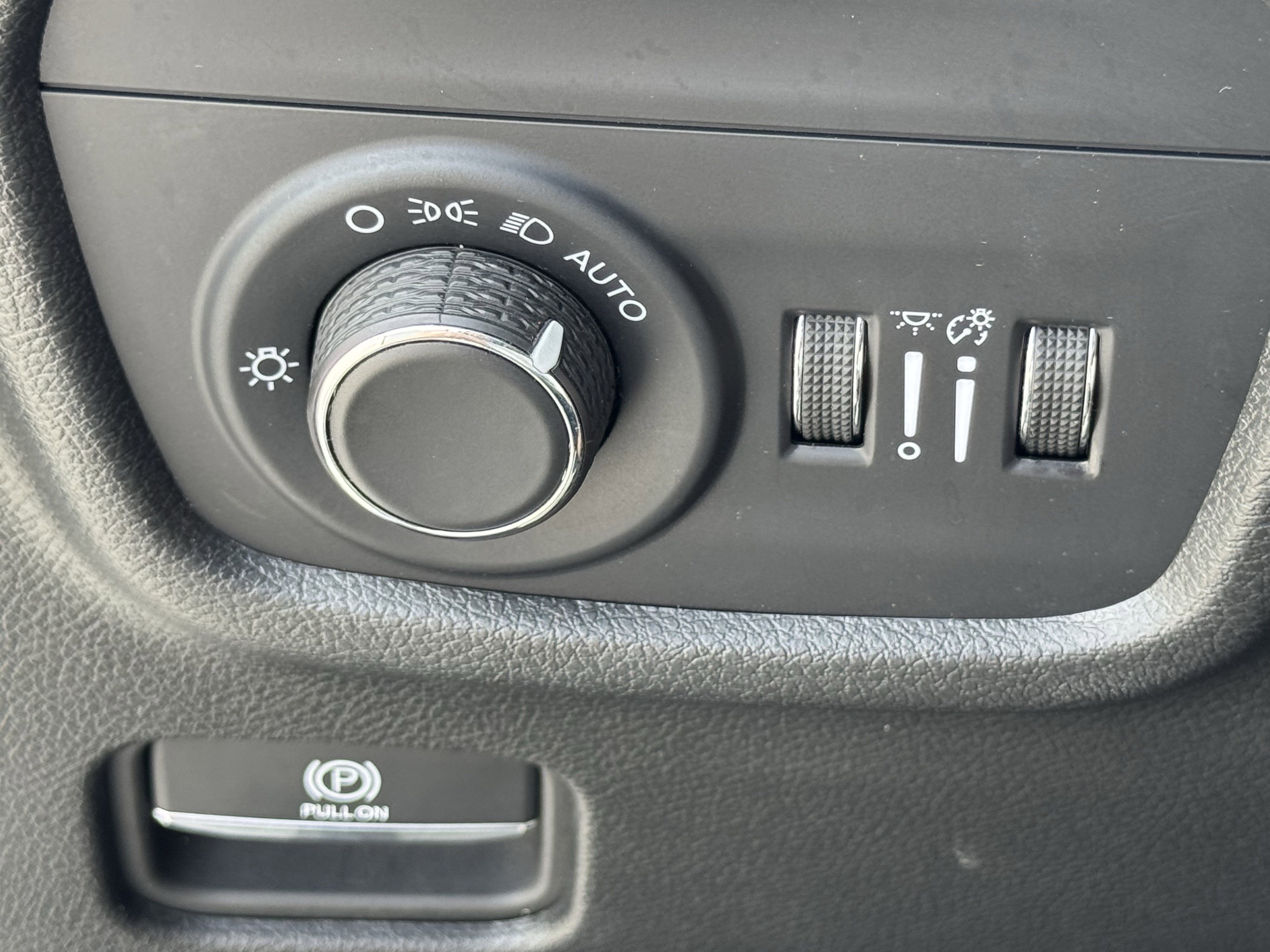 Certified Used 2024 Silver Zynith Jeep Altitude image 24