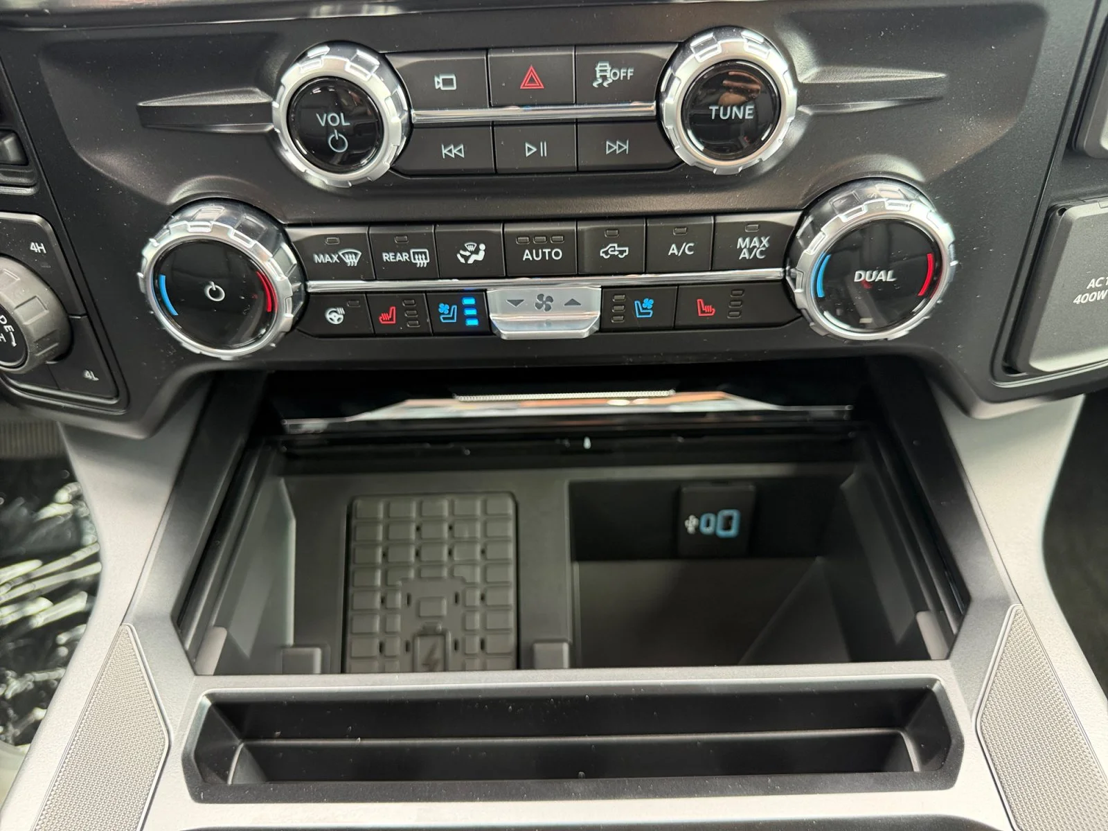 New 2026 Carbonized Gray Metallic Ford LARIAT image 22