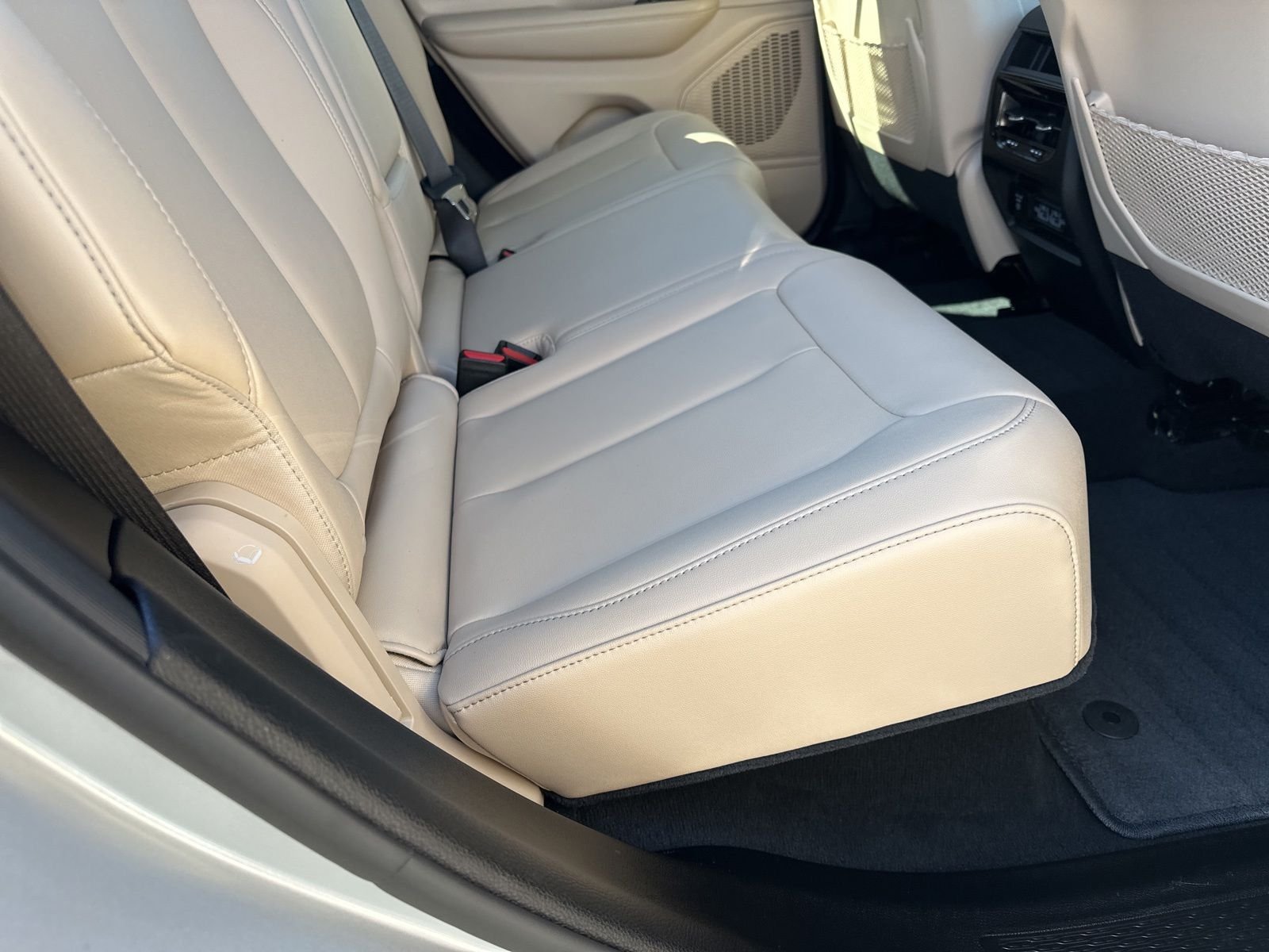 Used 2023 Silver Jeep Limited image 31