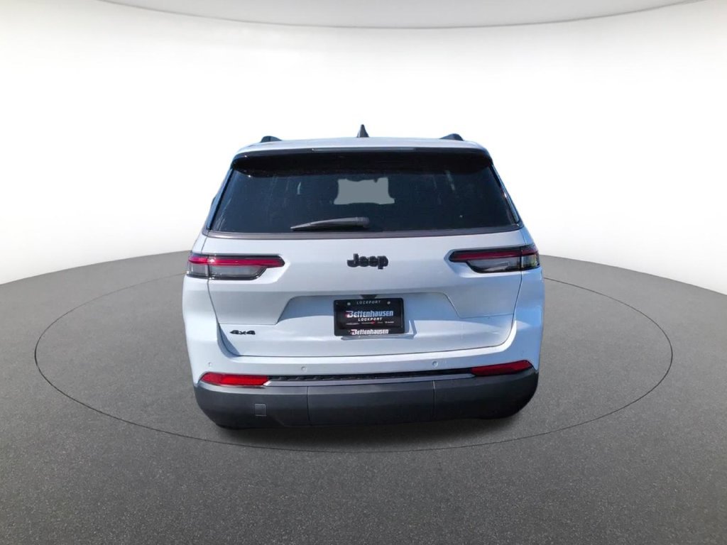 New 2027 White Jeep Laredo Altitude image 9