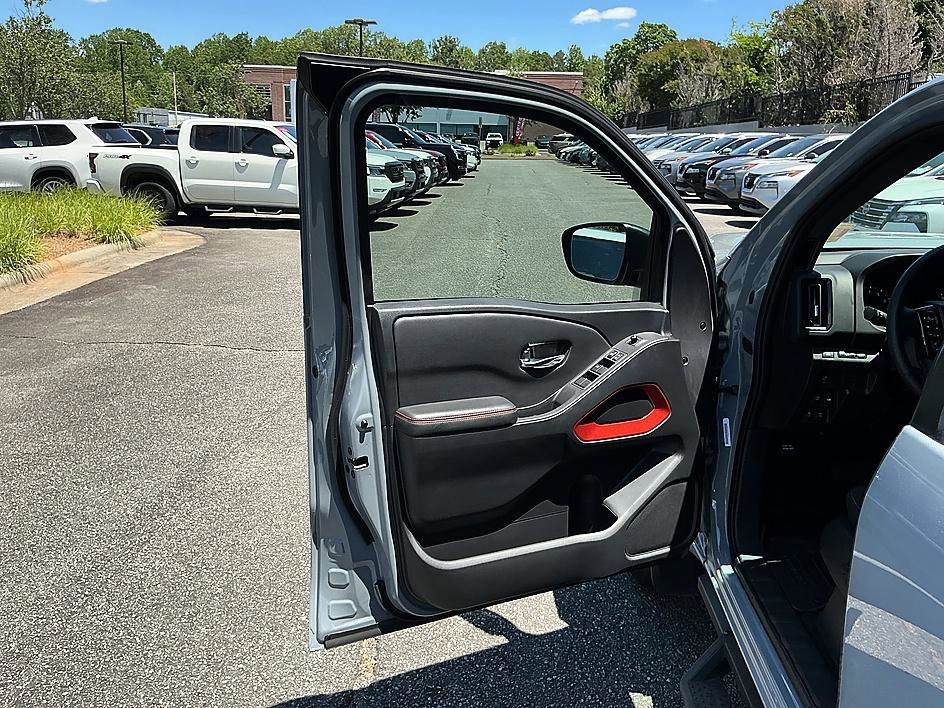 Used 2025 Boulder Gray Pearl Nissan PRO-4X image 11