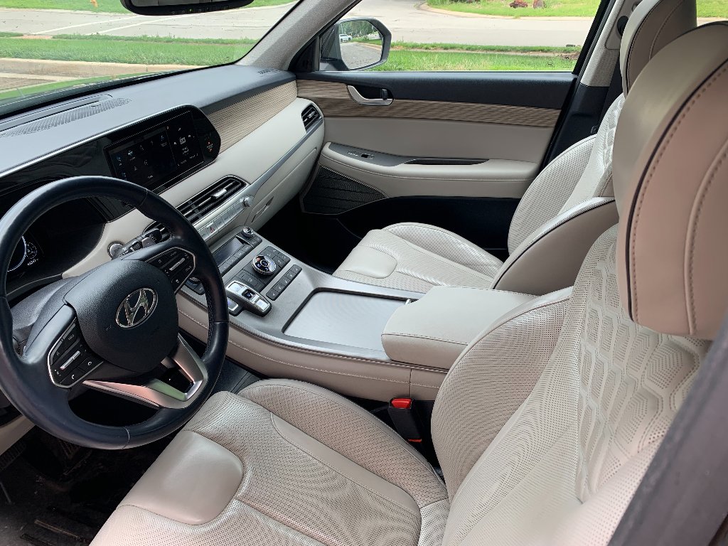 Certified Used 2022 Moonlight Cloud Hyundai Limited image 12