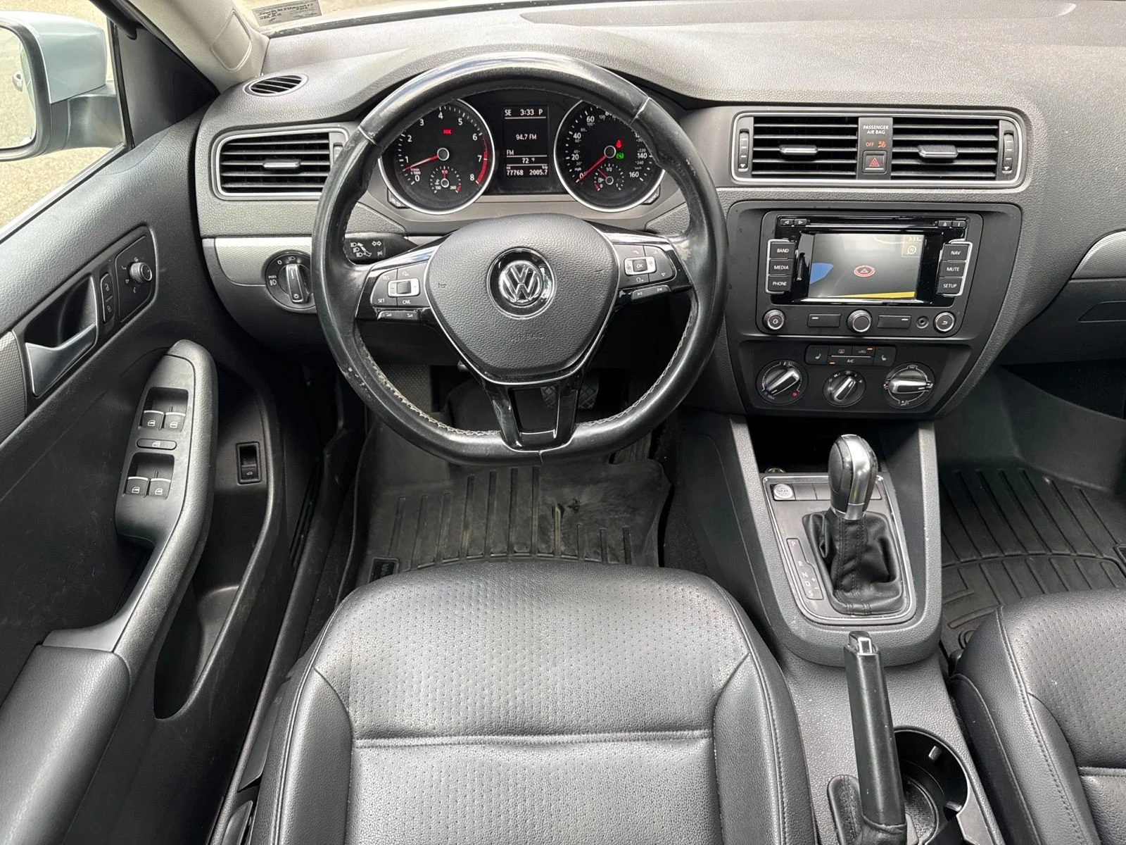 Used 2015  Volkswagen 1.8T SE image 28