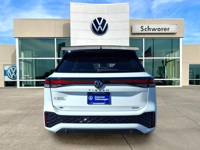 2026 Volkswagen Tiguan SE R-LINE BLACK