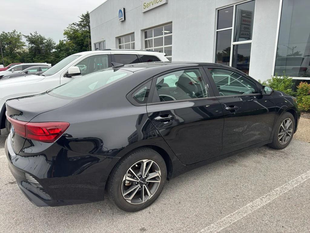 Used 2023 Aurora Black Kia LXS image 8