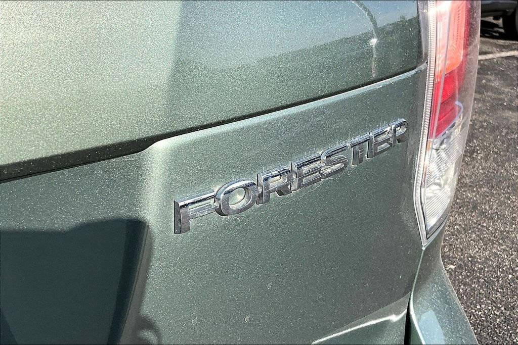 Used 2018 Green Subaru 2.5i Premium image 20