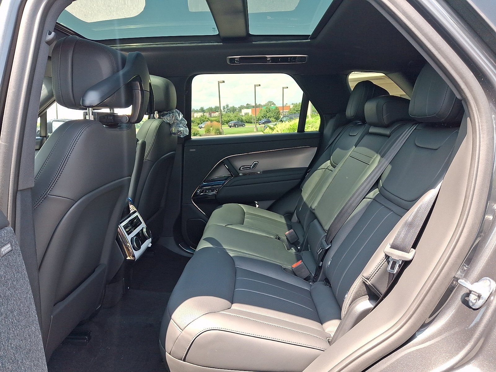 New 2026 Carpathian Grey Land Rover  image 7