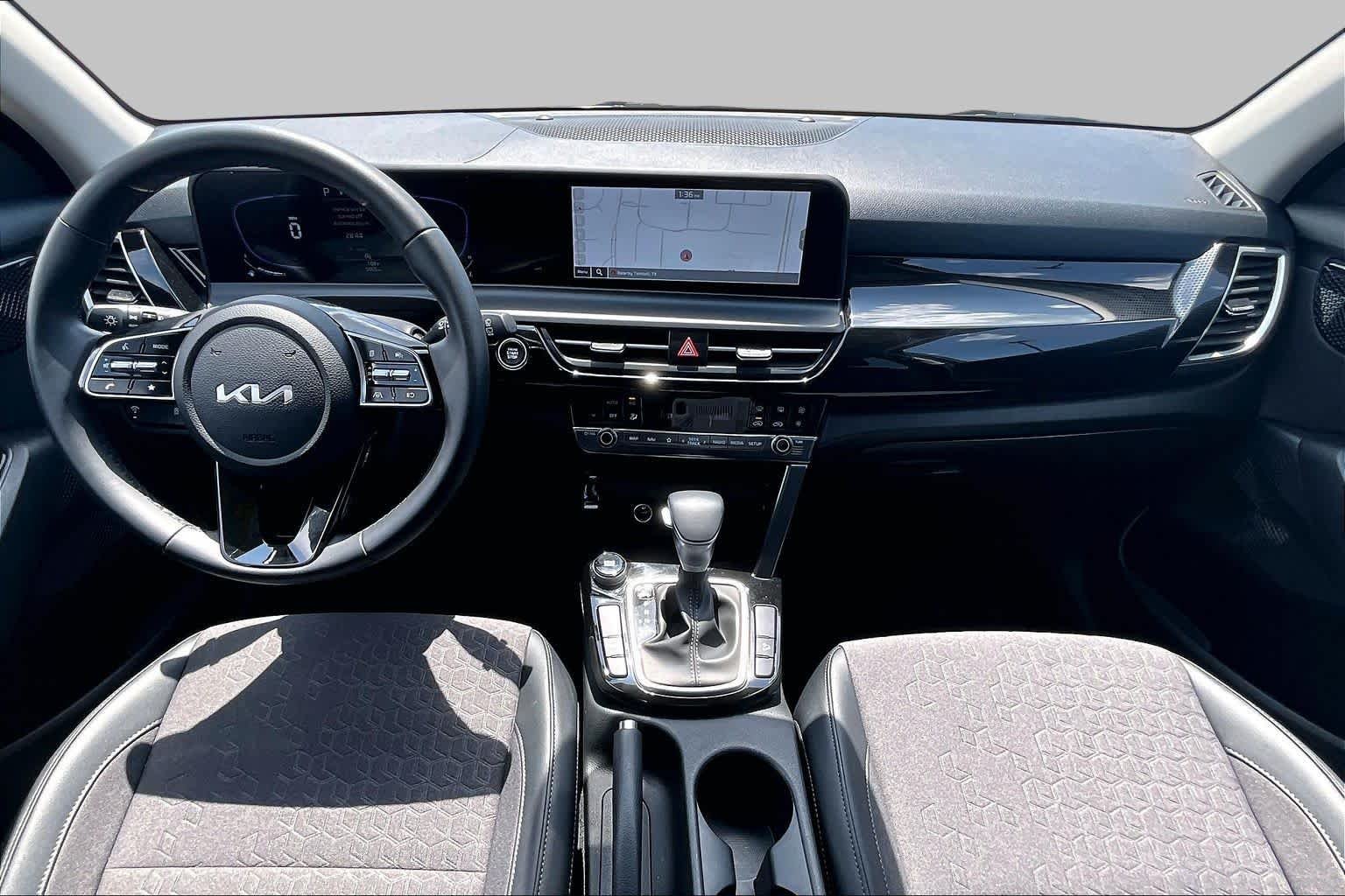 Used 2026 Pluton Blue/Black Roof Kia S image 14