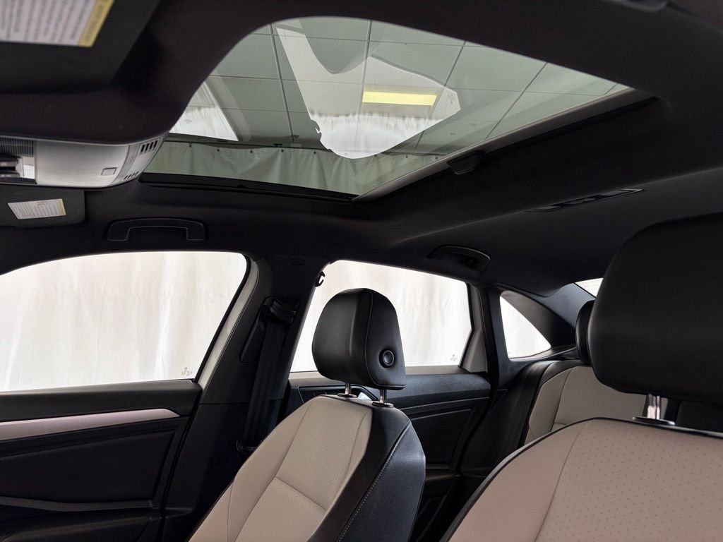 Used 2019 Pure White Volkswagen R-Line image 11