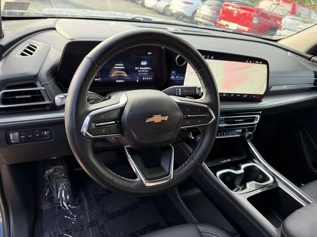 Used 2025 Blue Chevrolet LT image 2