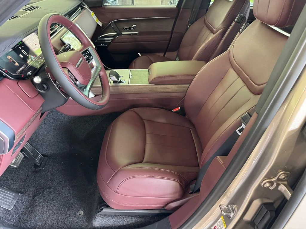 New 2026 Batumi Gold Premium Metallic Land Rover SE image 8