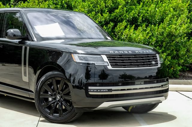 Used 2023 Black Land Rover SE image 9