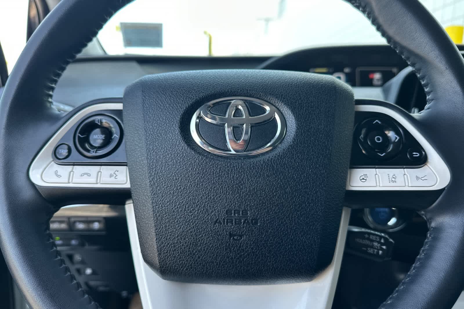 Certified Used 2018 Blizzard Pearl Toyota Advanced image 21