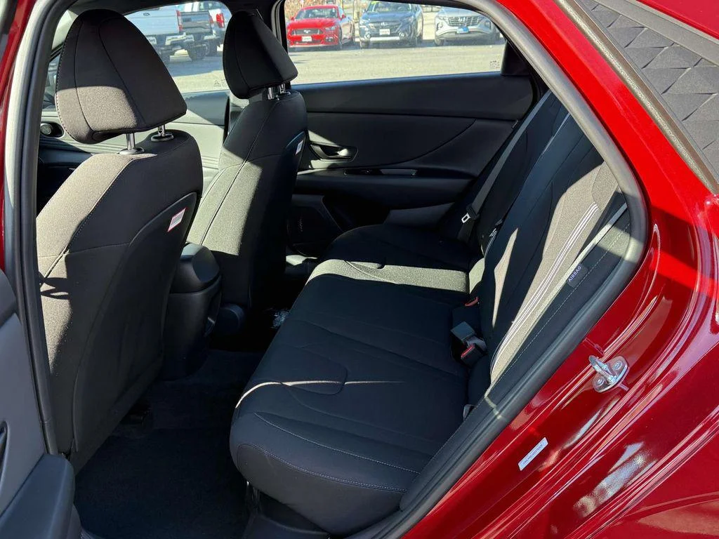 2025 Hyundai Elantra Blue - Photo 14