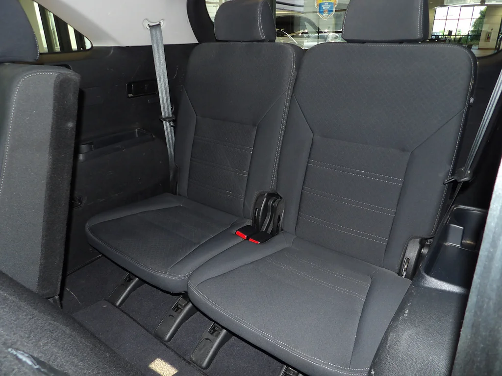 Used 2019 Sparkling Silver Kia LX V6 image 24