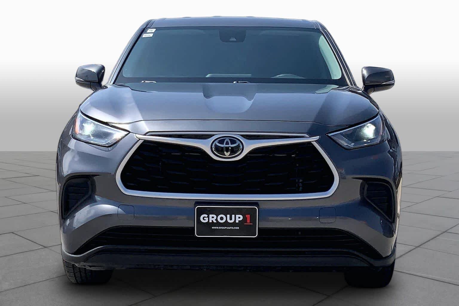 Used 2023 Magnetic Gray Metallic Toyota L image 4