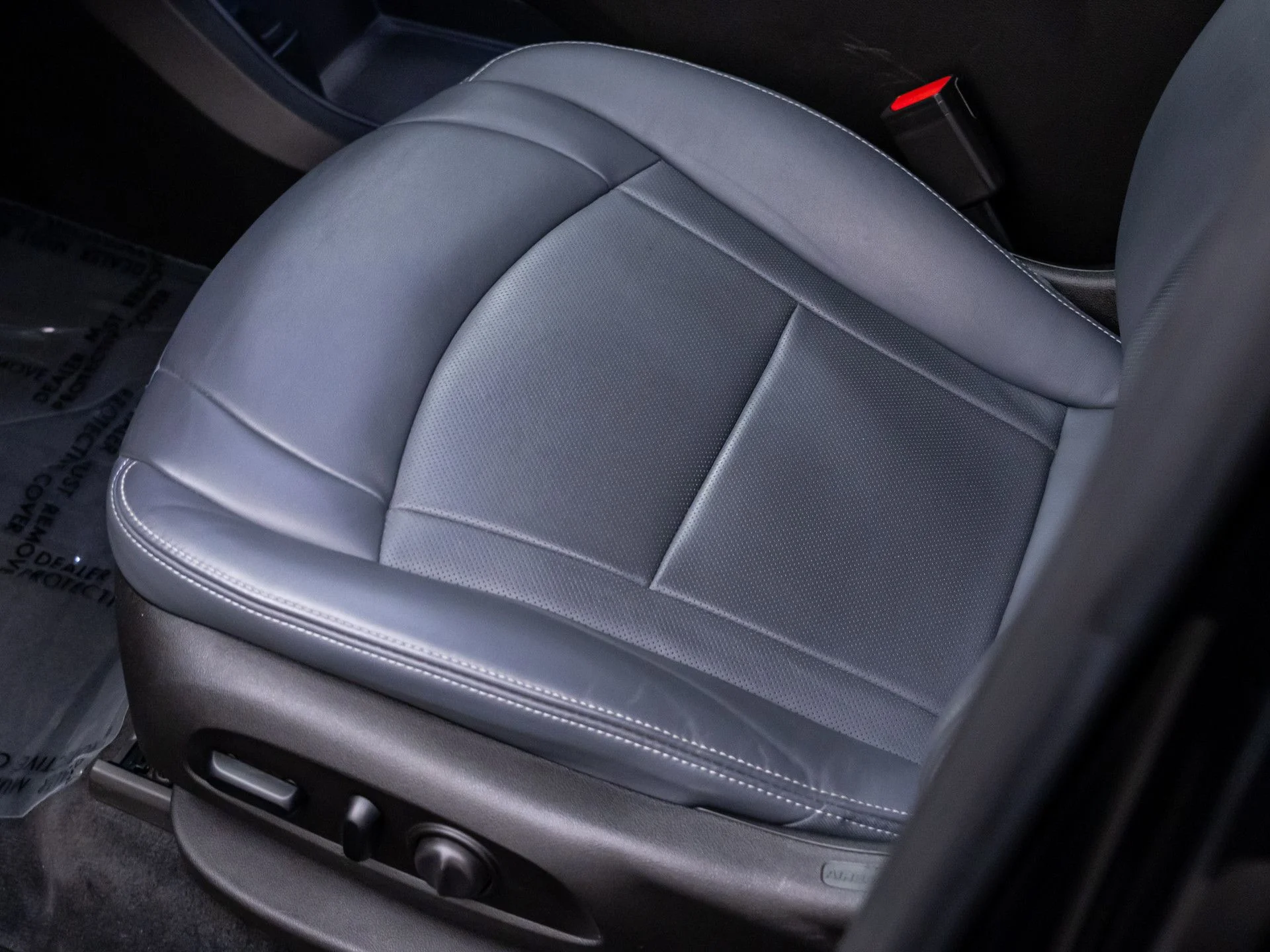 Used 2021 Black Buick Essence image 13