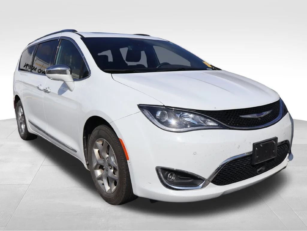 Used 2020 White Chrysler Limited image 2