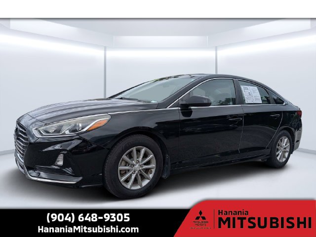 Used 2018 Black Hyundai SE image 1