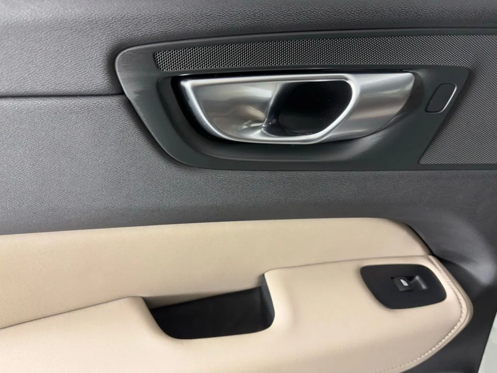 2026 Volvo XC60 Plus - Photo 36