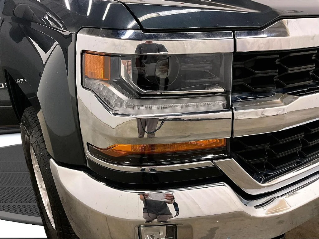 Used 2018 Gray Chevrolet LT image 30