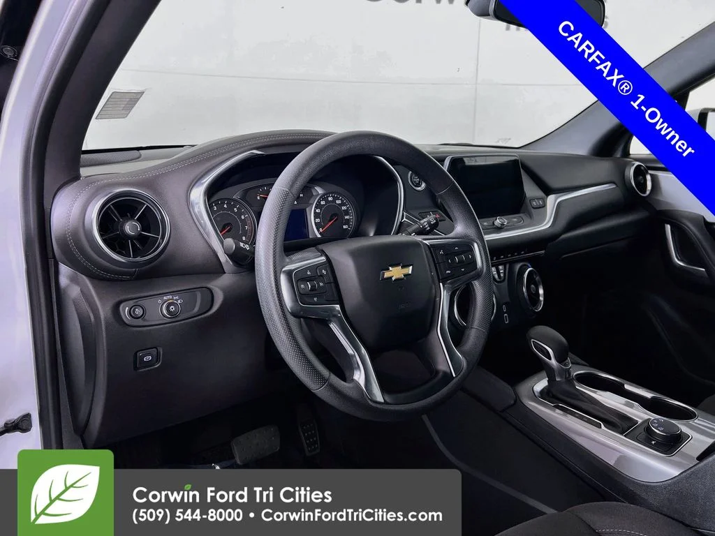 Used 2022 Summit White Chevrolet LT image 3
