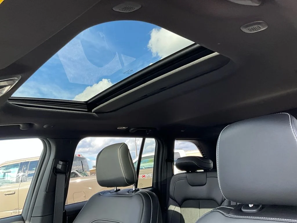 New 2026 Baltic Gray Metallic Clearcoat Jeep Laredo Altitude image 21