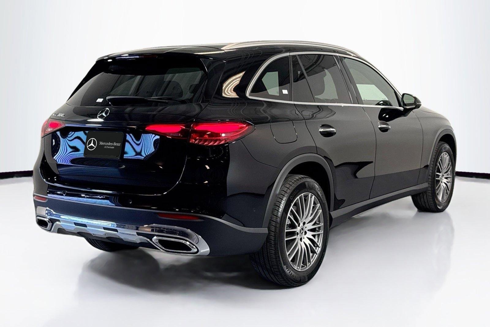 New 2026 Black Mercedes-Benz GLC 300 image 5