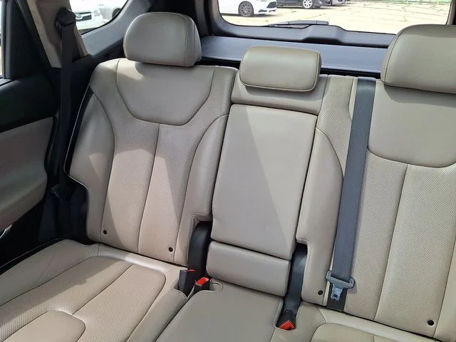 Used 2023 Black Hyundai Limited image 18