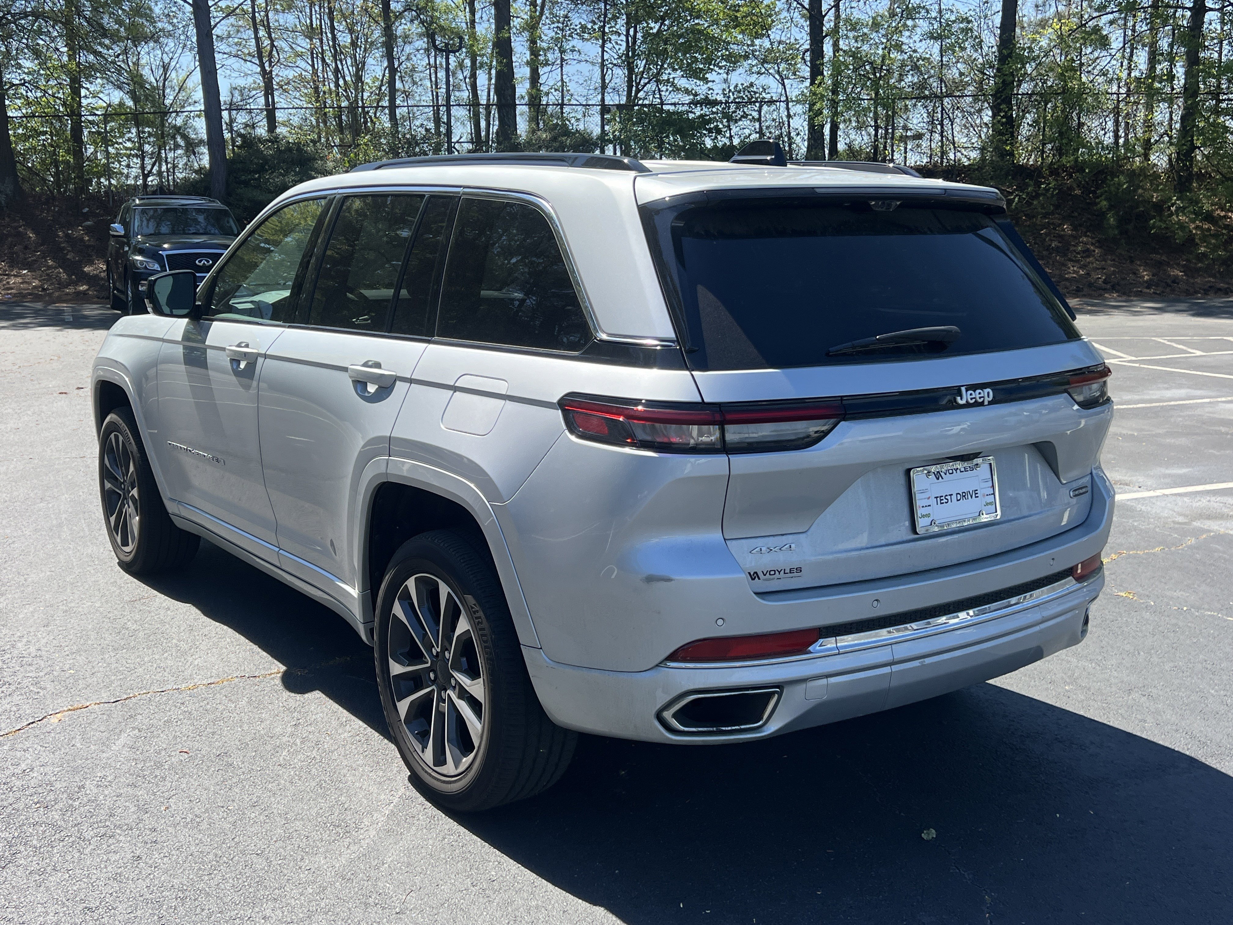Used 2024 Silver Zynith Jeep Overland image 6
