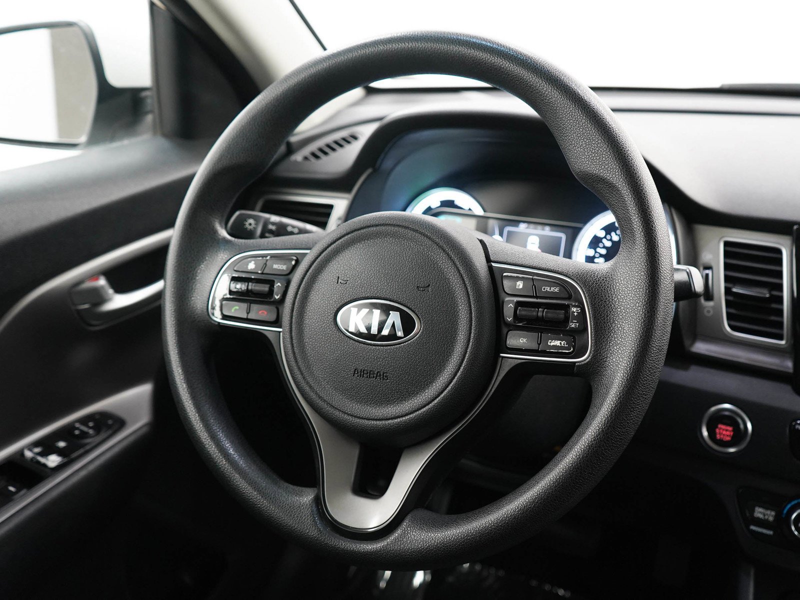Used 2018 Snow White Pearl Kia LX image 14