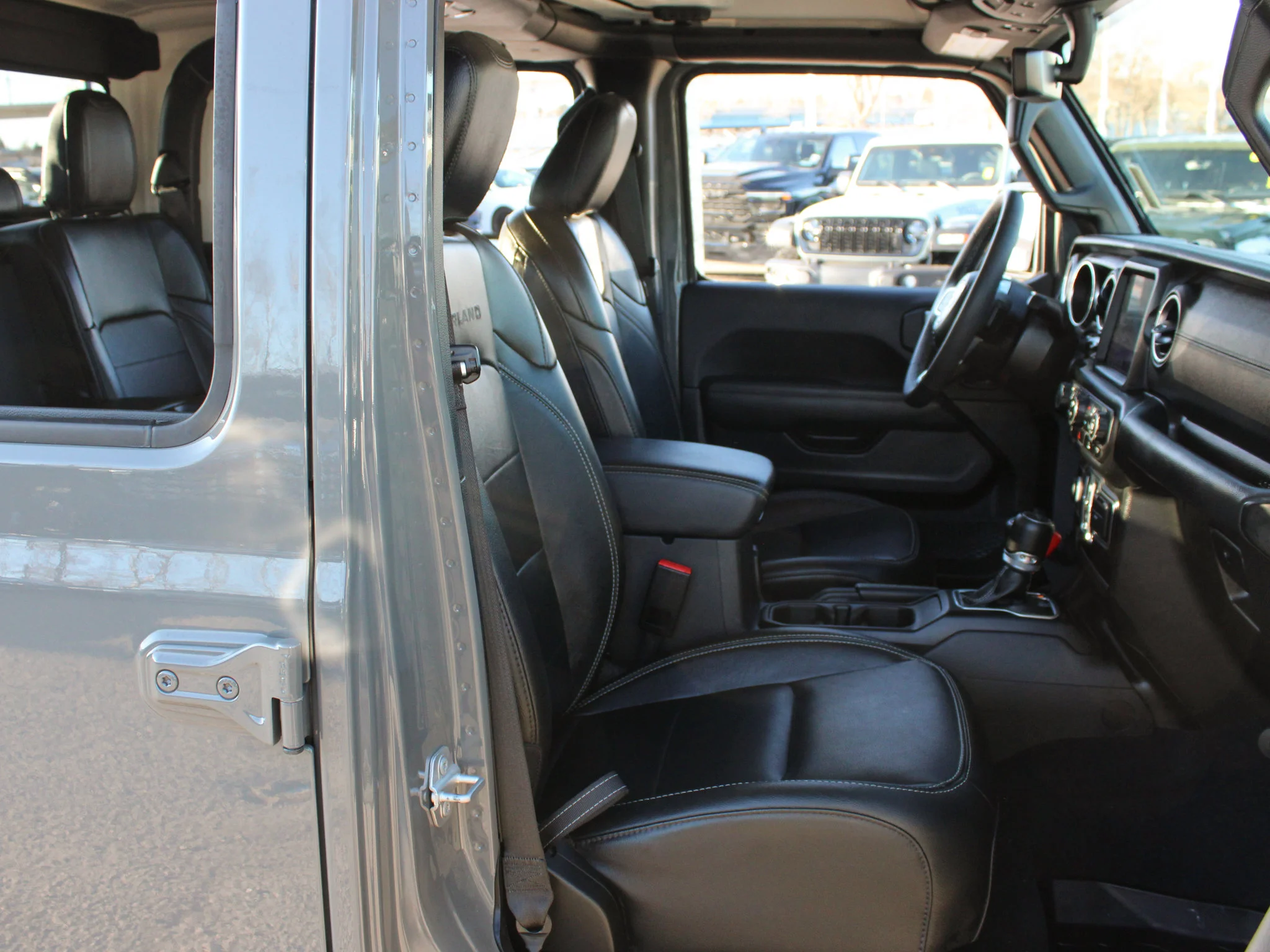 Certified Used 2023 Grey Jeep Overland * No Accidents | V6 | Heated McKinley Leather | Trailer Tow Package image 20