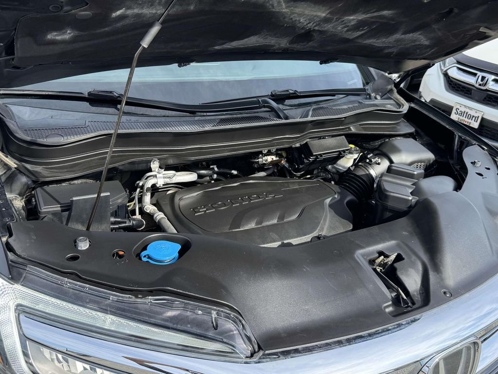 Used 2022 Black Honda Touring image 13