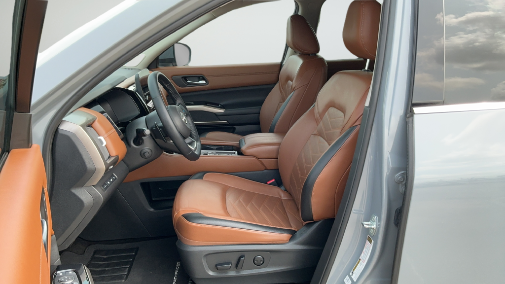 Certified Used 2024 Boulder Gray Pe Nissan Platinum image 17