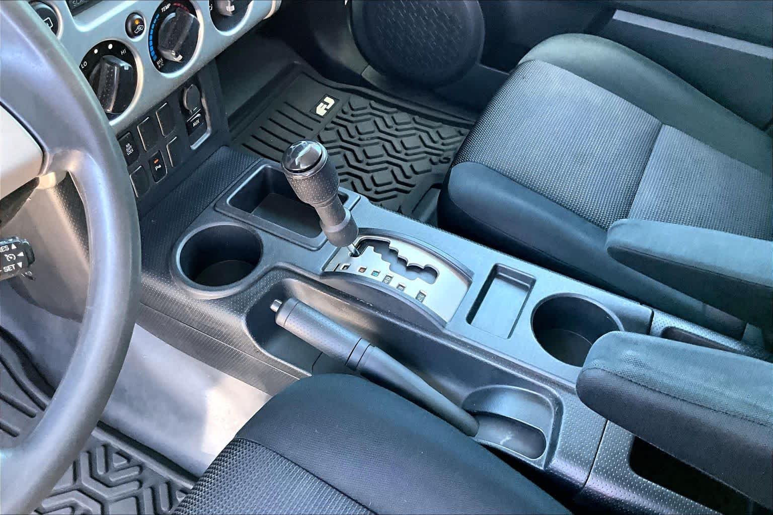 Used 2008 White / Titanium Metallic Toyota  image 16