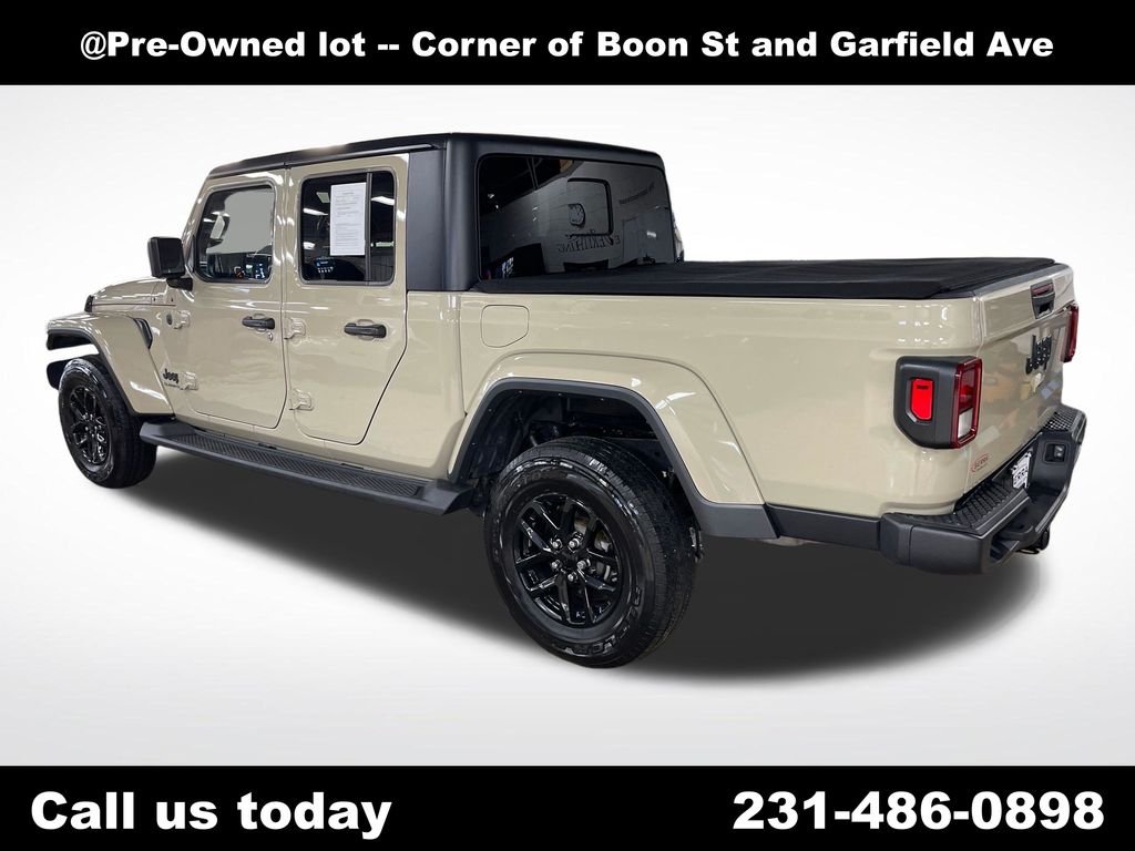 Used 2022 Beige Jeep Sport image 3