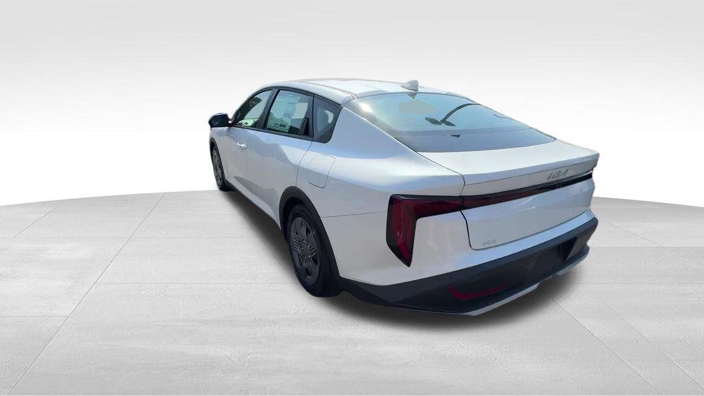 New 2026 Snow White Pearl Kia LX image 3