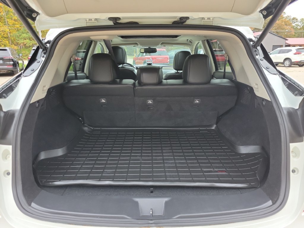 Used 2016 White Nissan S image 7