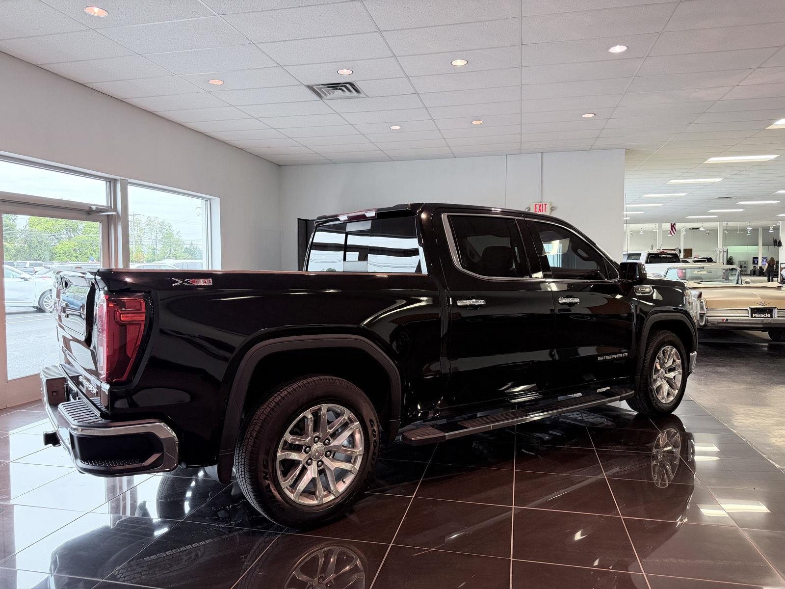 Used 2021 ONYX BLACK GMC SLT image 12