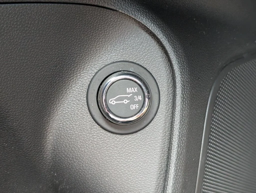 Used 2023 White Frost Tricoat Buick Essence image 27
