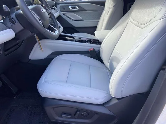 New 2026 White Ford Platinum image 12