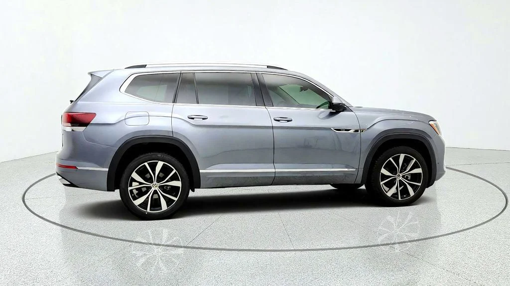 Used 2024 Platinum Gray Metallic Volkswagen 2.0T SEL Premium R-Line 4MOTION image 4