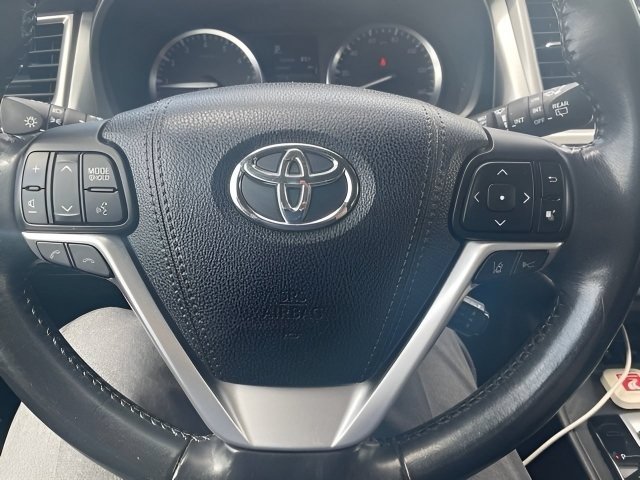Used 2017 Blizzard Pearl Toyota XLE image 21