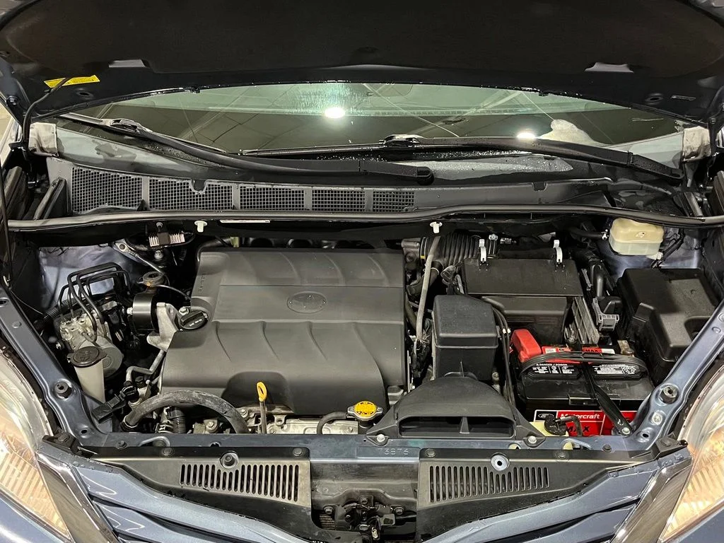 Used 2015 Blue Toyota LE image 6