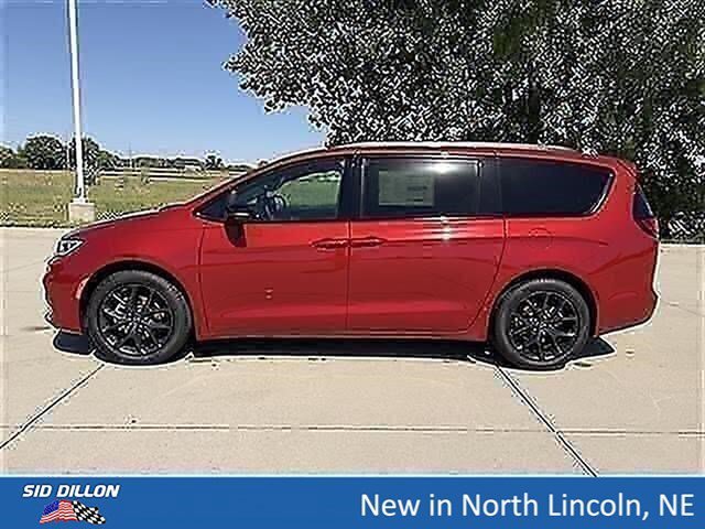 New 2026 Red Hot Pearlcoat Chrysler Select image 2